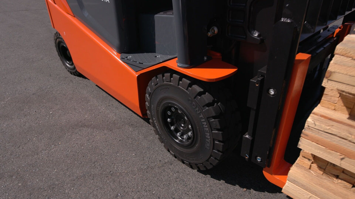 What is the Difference Between Pneumatic and Cushion Tires? — Liftow