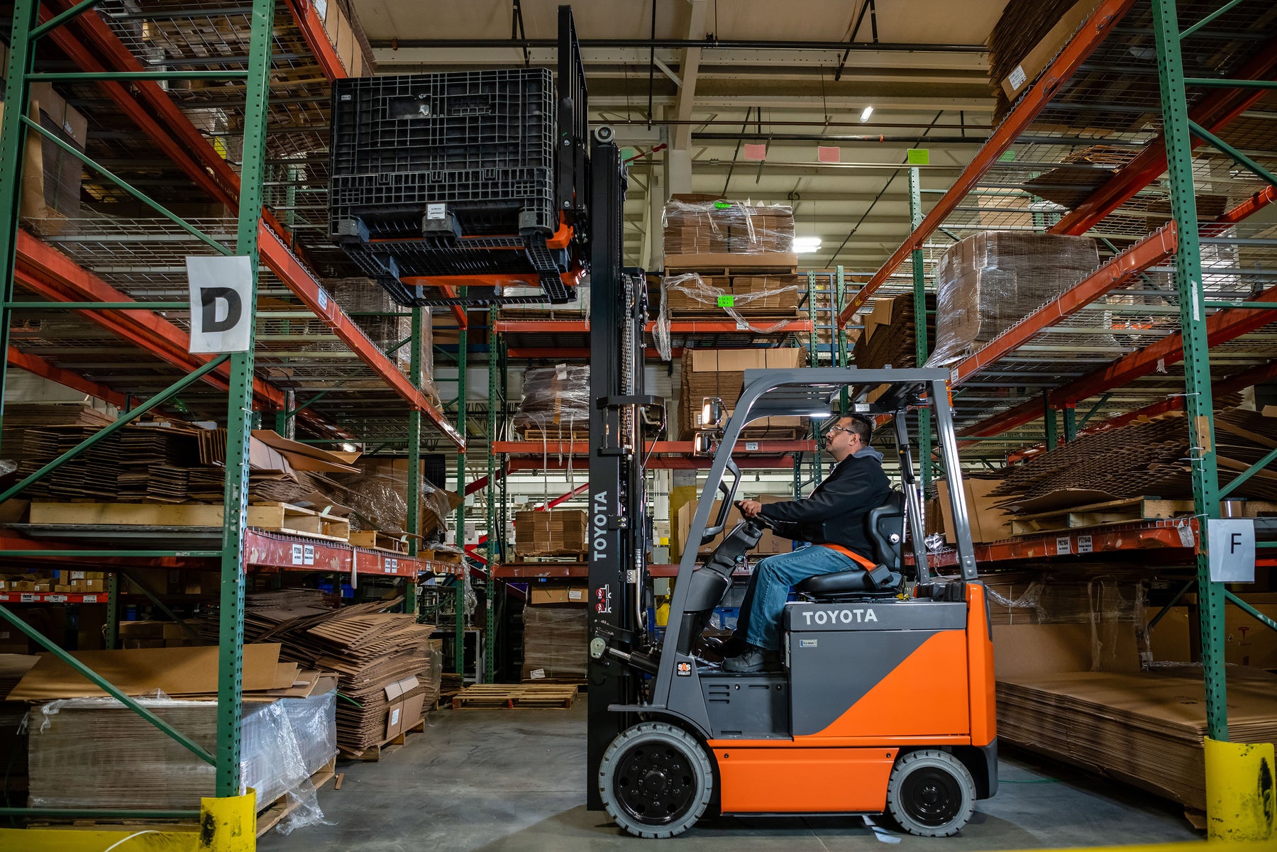 Sit Down Versus Stand Up Forklifts: Part 1