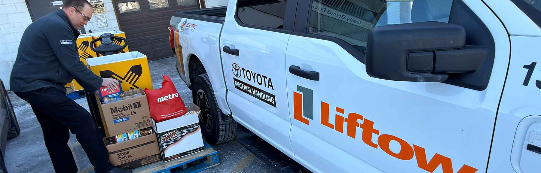 Central Region Operations Manager, Dave Irwin, delivering to Daily Bread